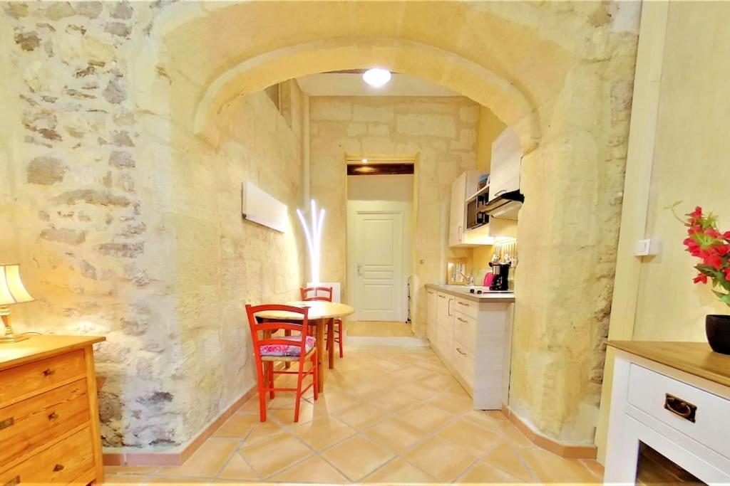 Coquet Studio Au Pied Des Arenes, Wifi Apartment Arles Ngoại thất bức ảnh