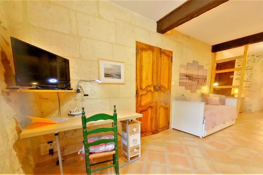 Coquet Studio Au Pied Des Arenes, Wifi Apartment Arles Ngoại thất bức ảnh